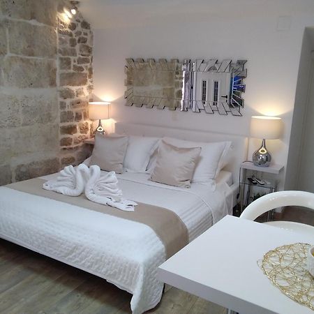 Private Apartments In Diocletians Palace สปลิท ภายนอก รูปภาพ