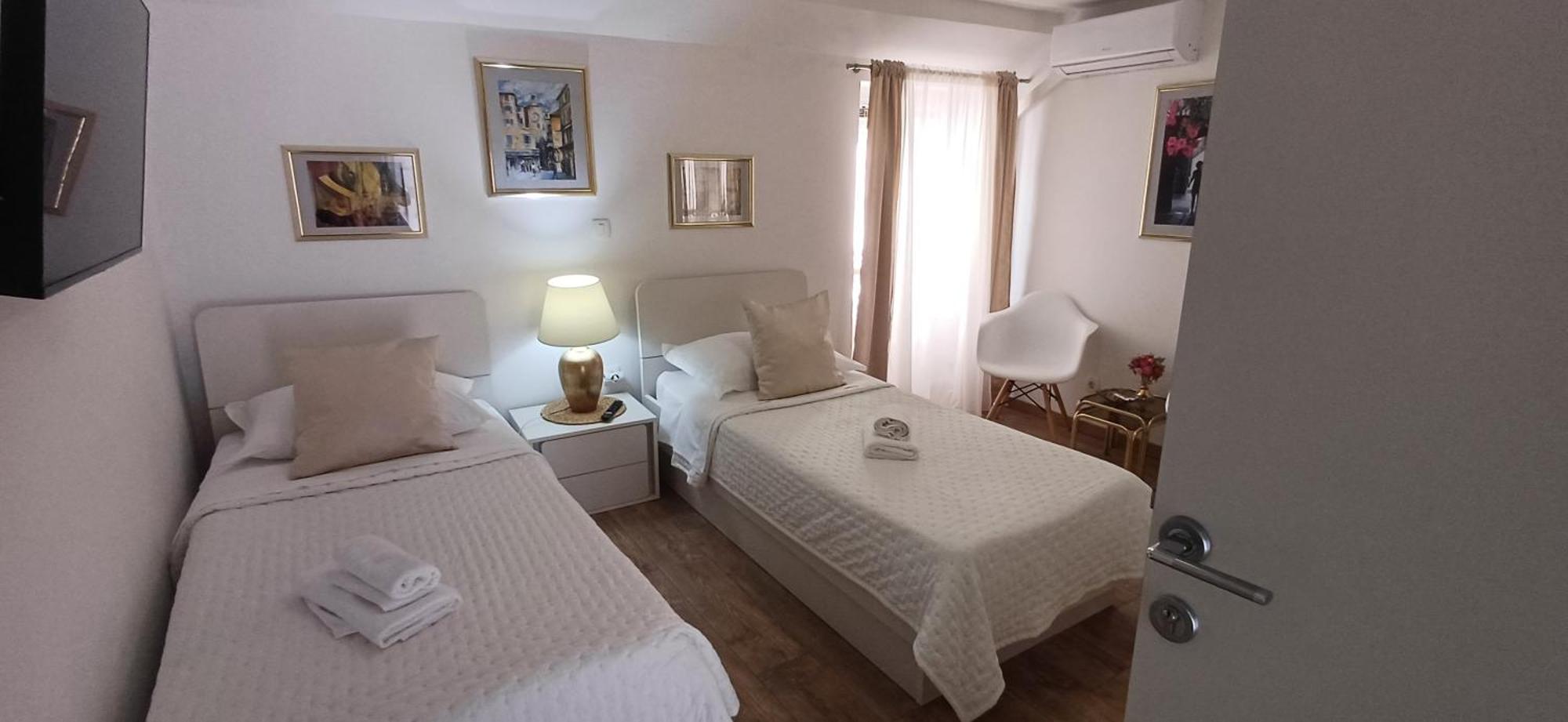 Private Apartments In Diocletians Palace สปลิท ภายนอก รูปภาพ