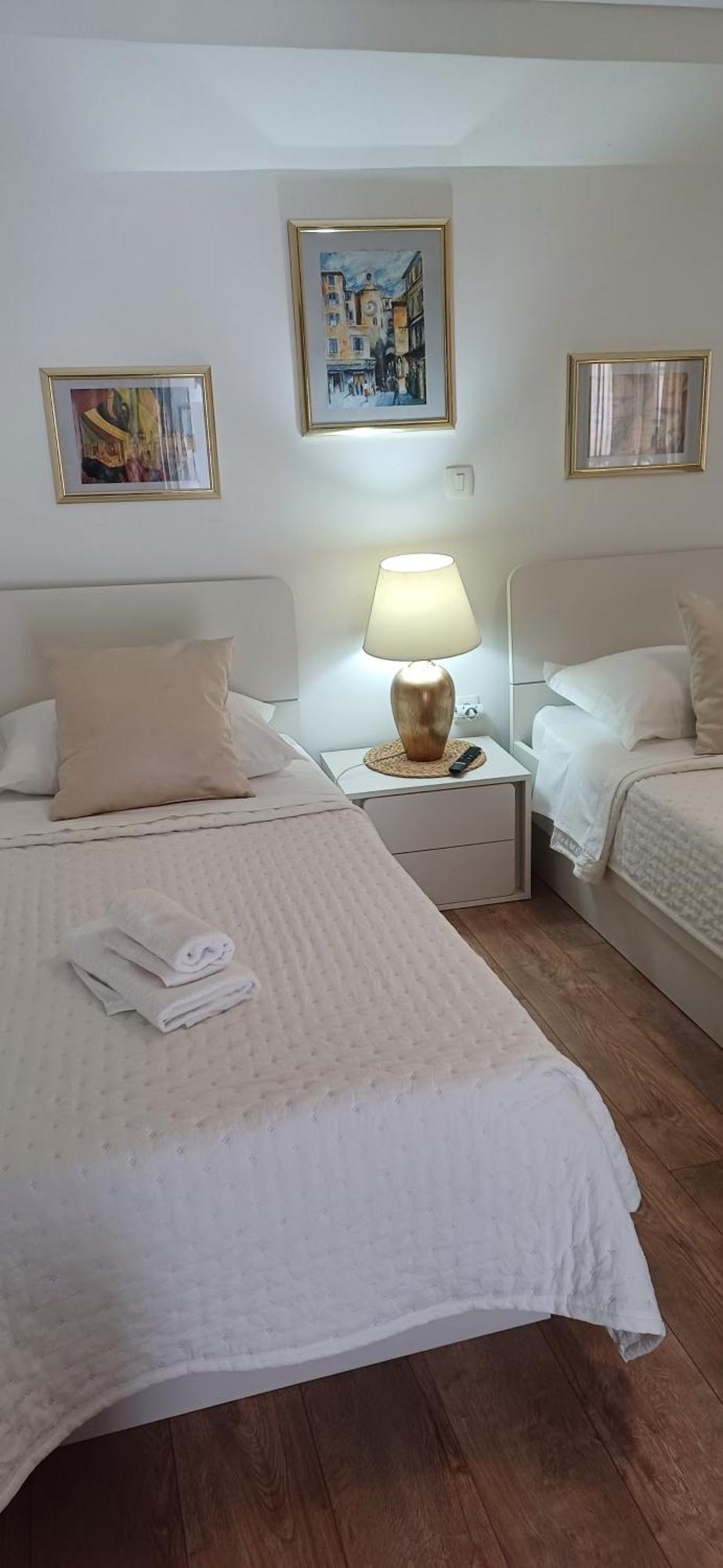 Private Apartments In Diocletians Palace สปลิท ภายนอก รูปภาพ