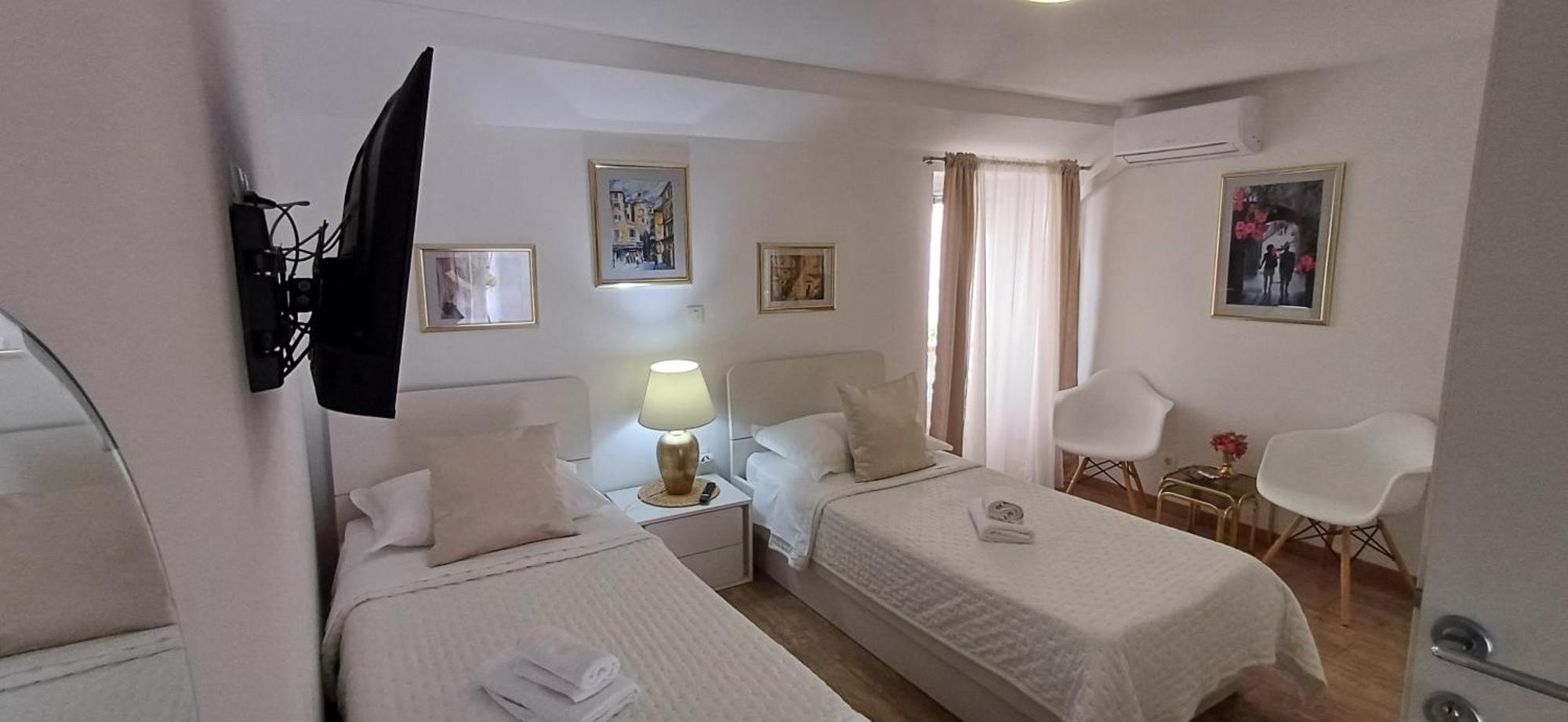 Private Apartments In Diocletians Palace สปลิท ภายนอก รูปภาพ