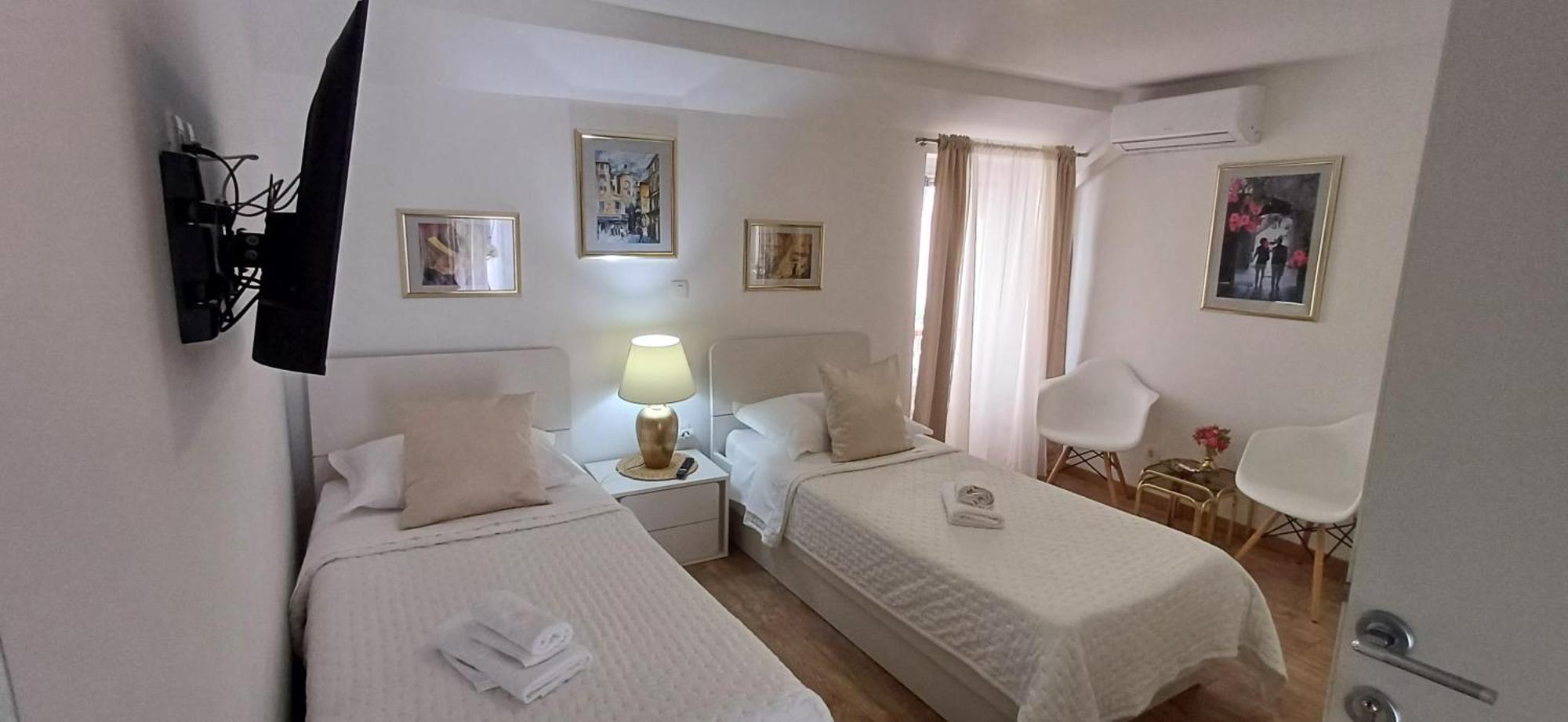 Private Apartments In Diocletians Palace สปลิท ภายนอก รูปภาพ