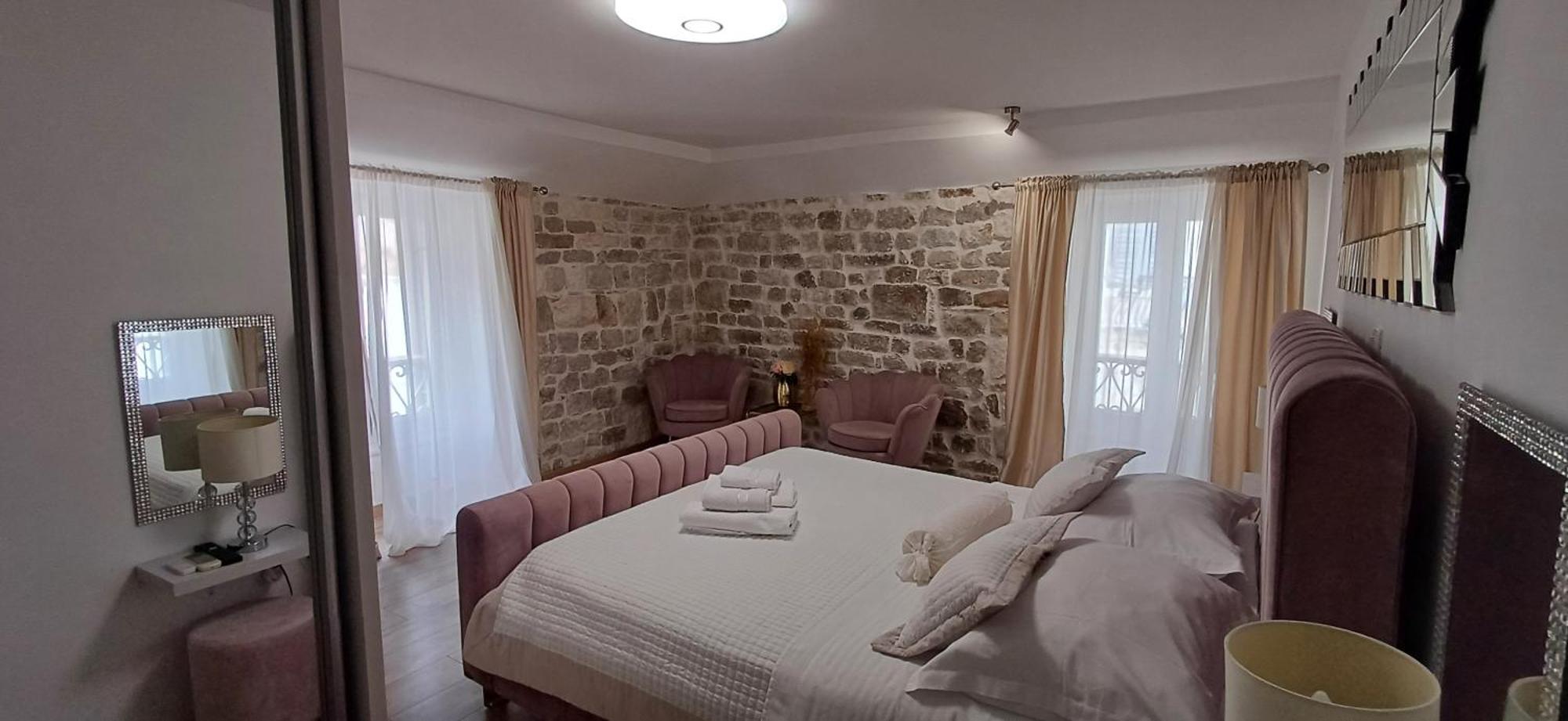 Private Apartments In Diocletians Palace สปลิท ภายนอก รูปภาพ