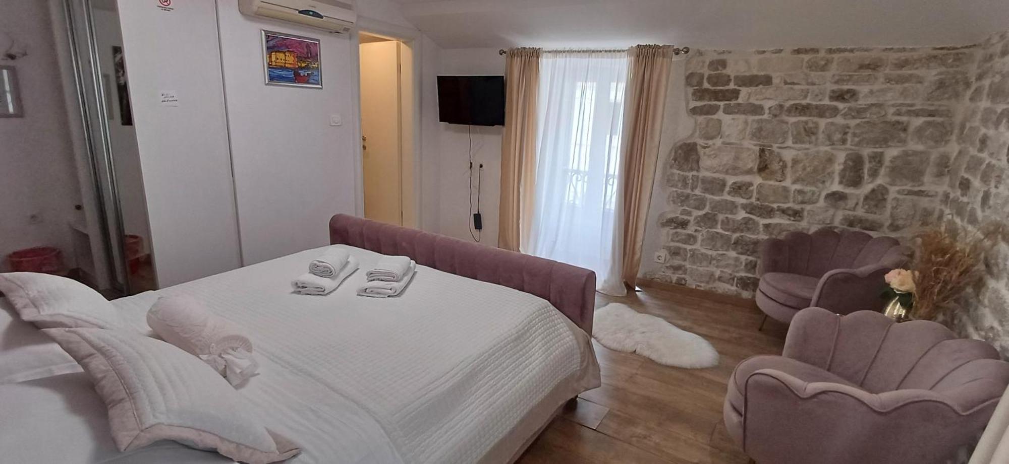 Private Apartments In Diocletians Palace สปลิท ภายนอก รูปภาพ