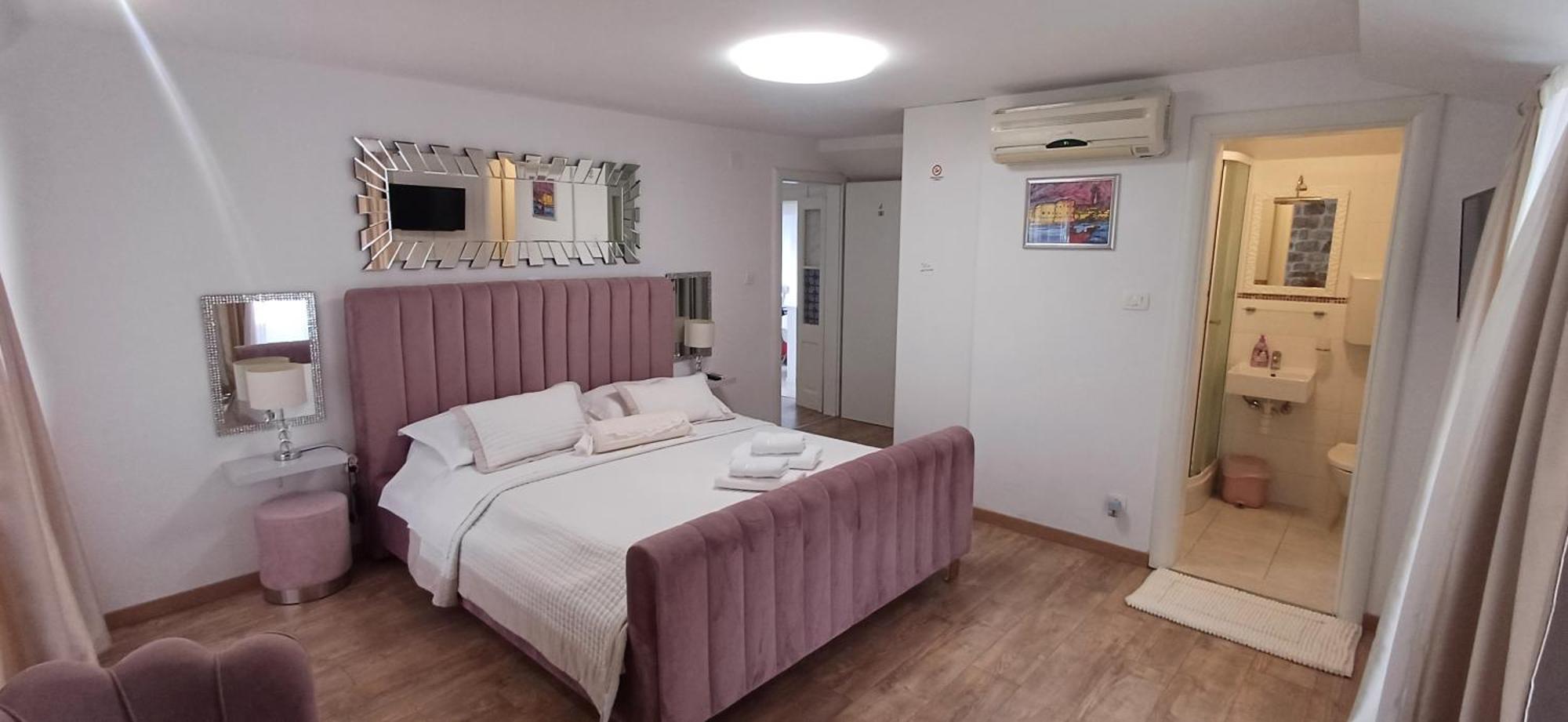 Private Apartments In Diocletians Palace สปลิท ภายนอก รูปภาพ