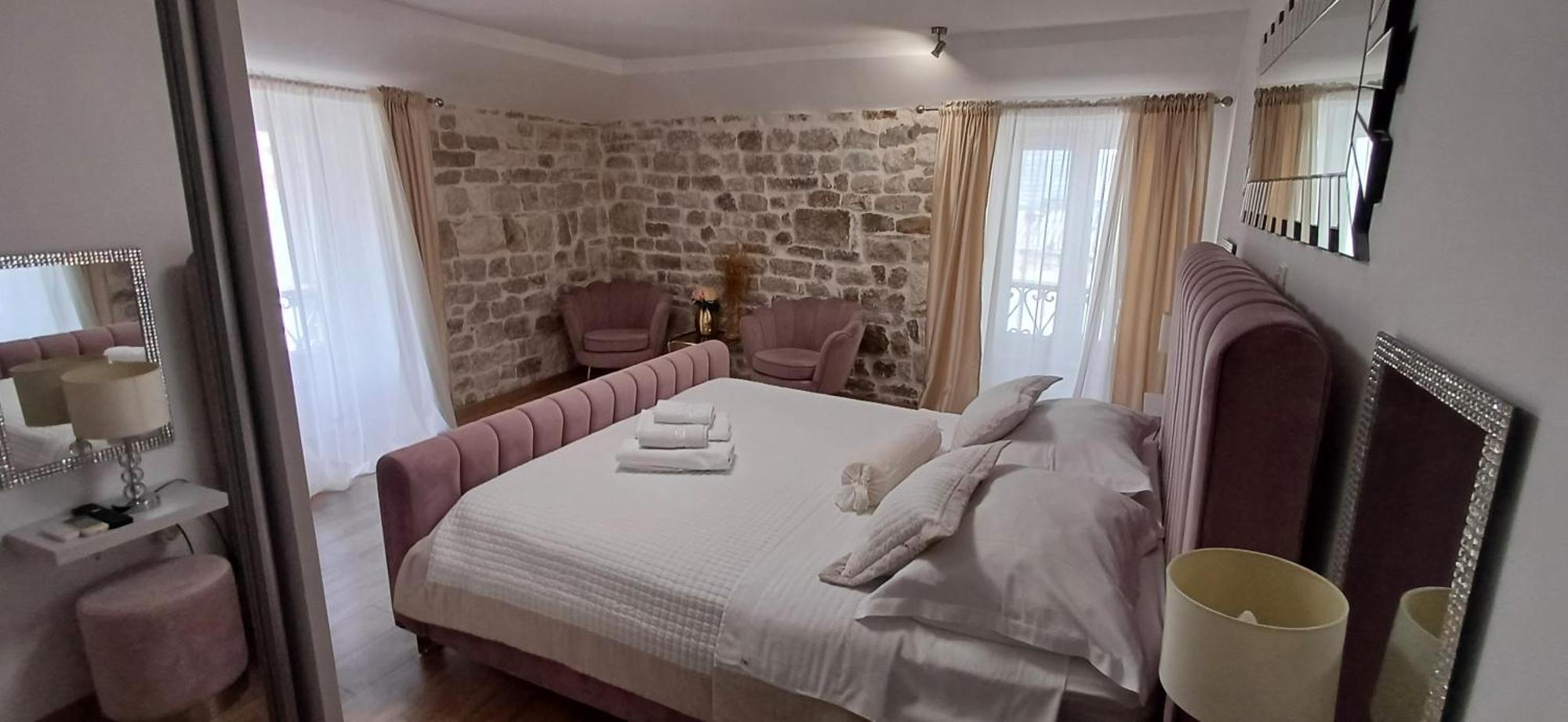 Private Apartments In Diocletians Palace สปลิท ภายนอก รูปภาพ