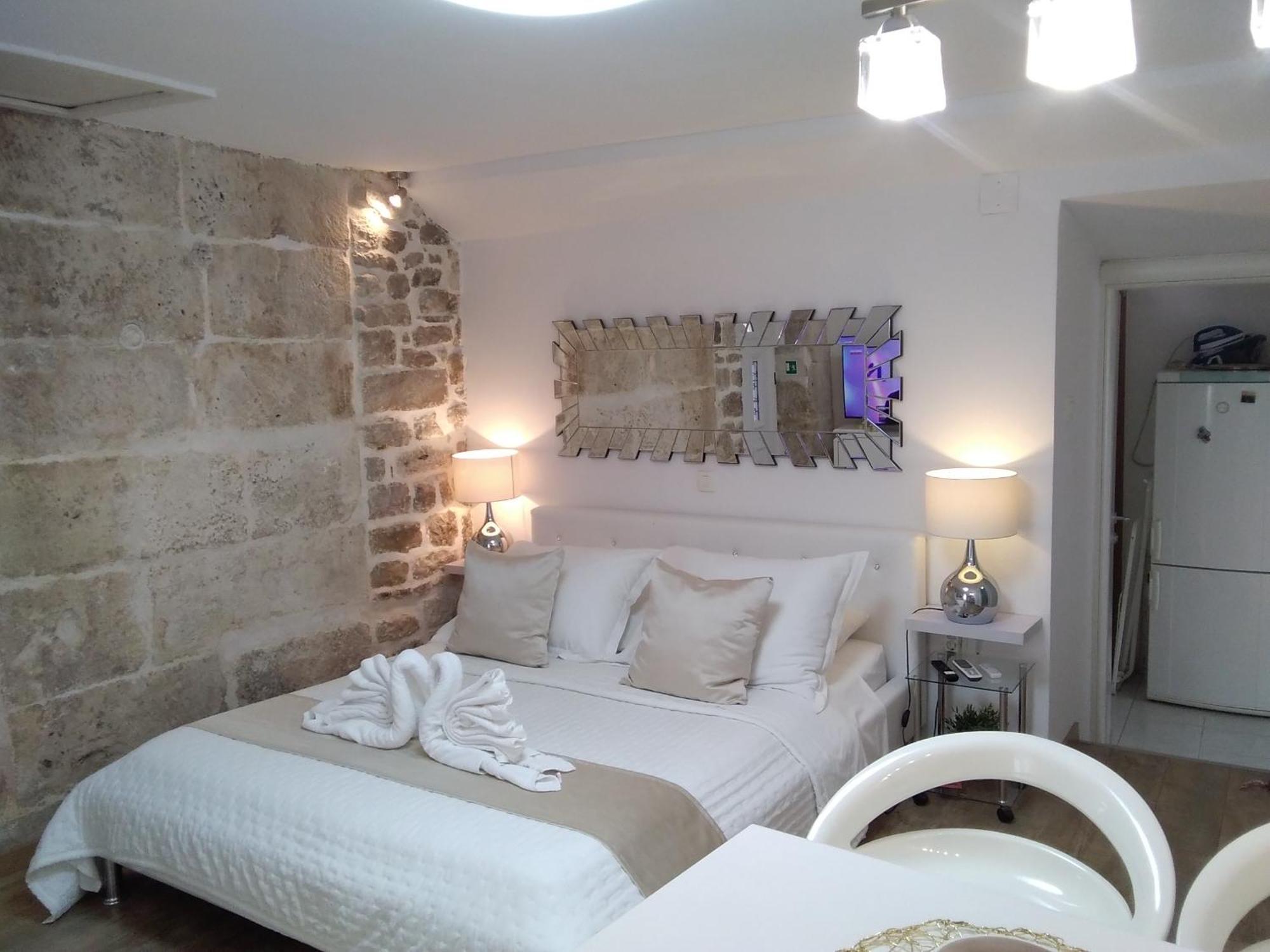 Private Apartments In Diocletians Palace สปลิท ภายนอก รูปภาพ