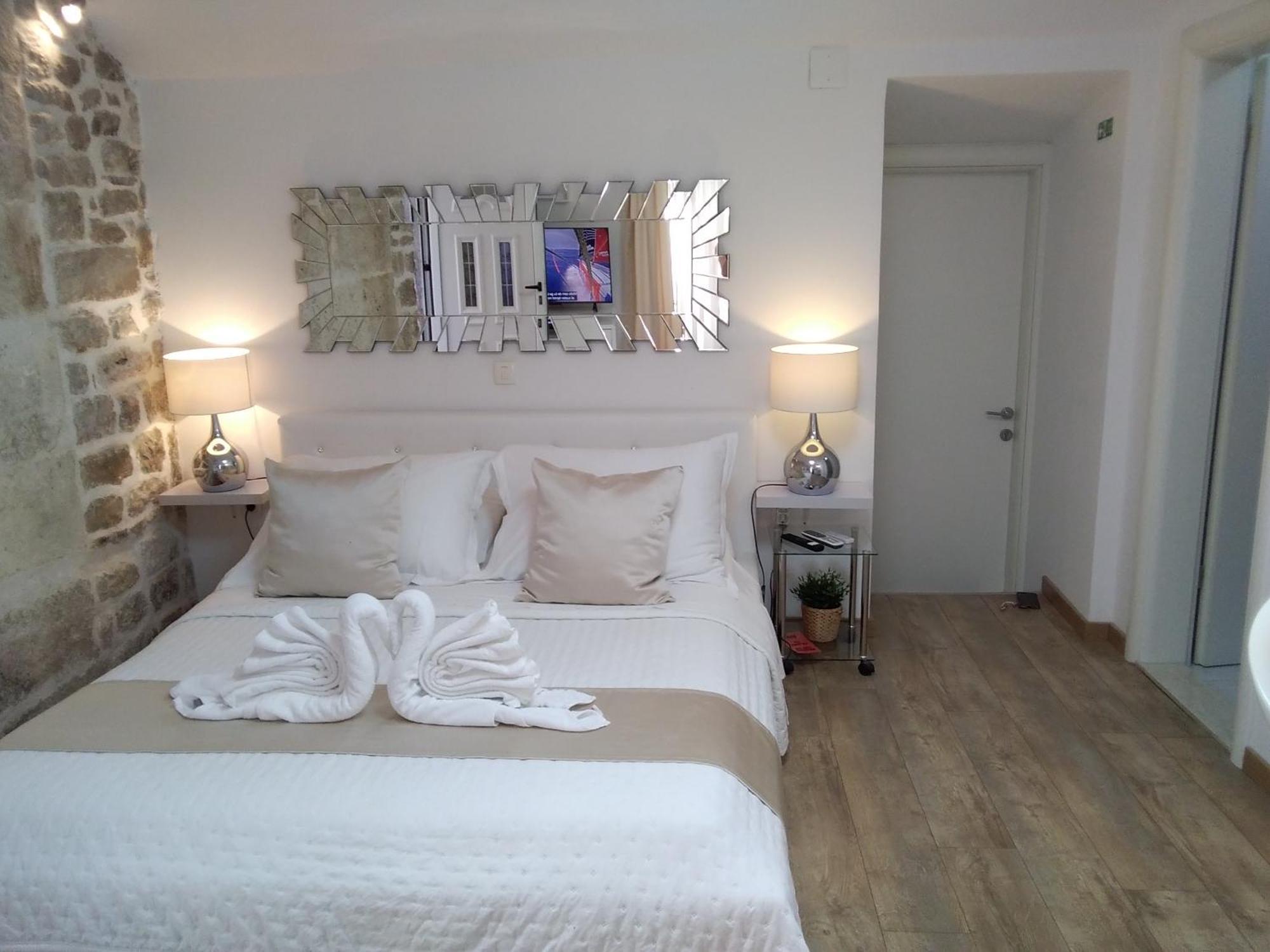 Private Apartments In Diocletians Palace สปลิท ภายนอก รูปภาพ