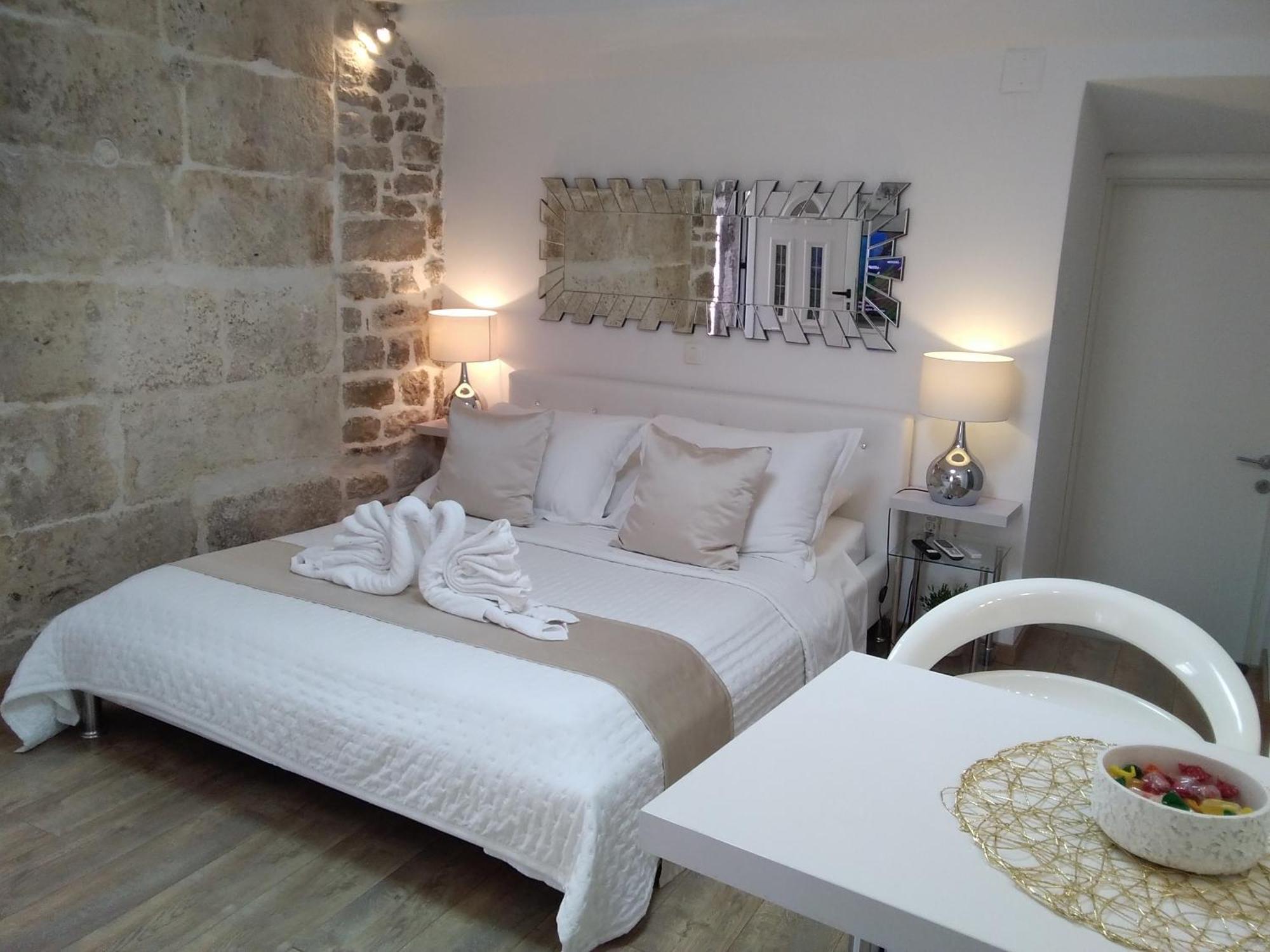 Private Apartments In Diocletians Palace สปลิท ภายนอก รูปภาพ