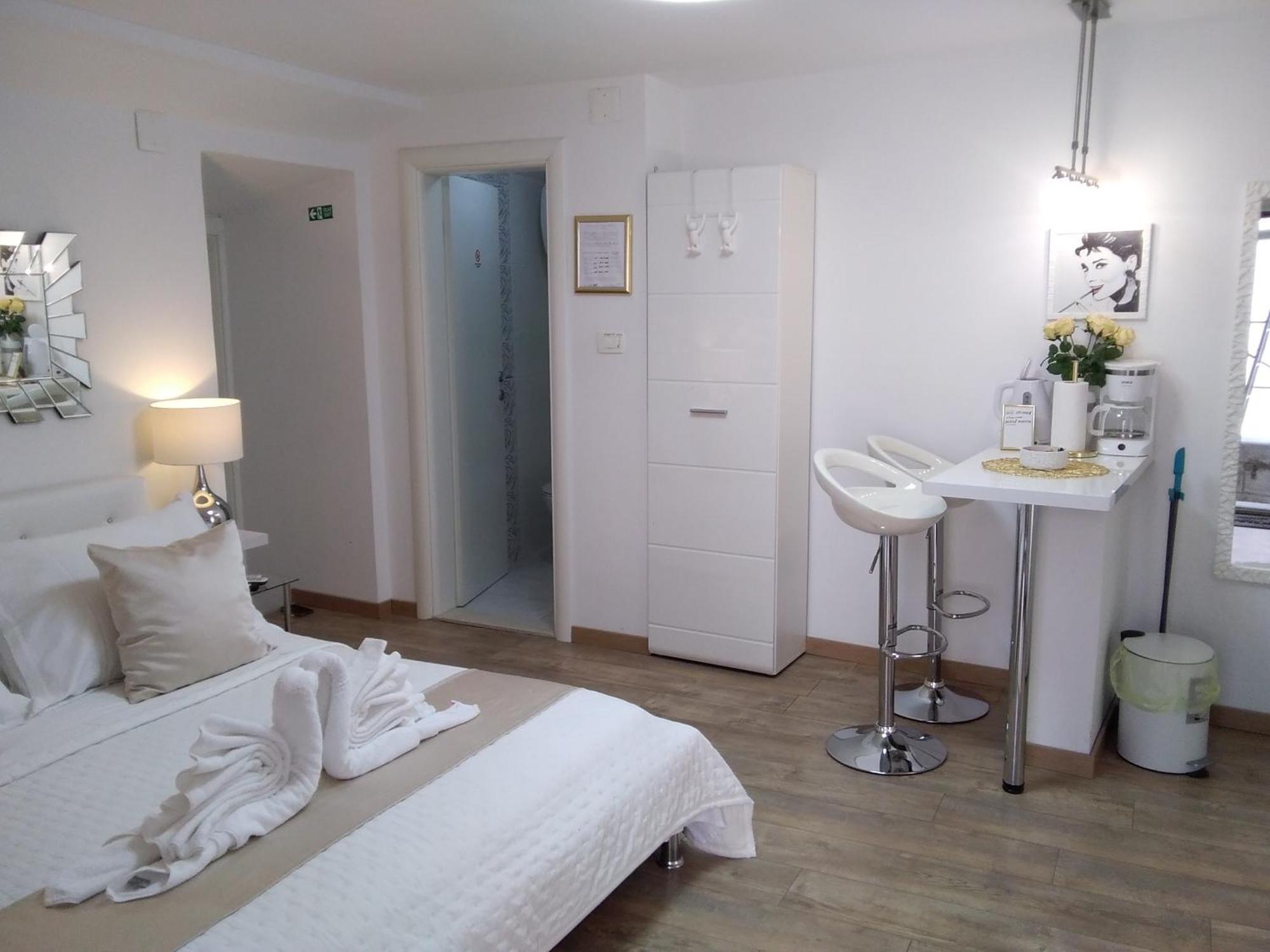 Private Apartments In Diocletians Palace สปลิท ภายนอก รูปภาพ