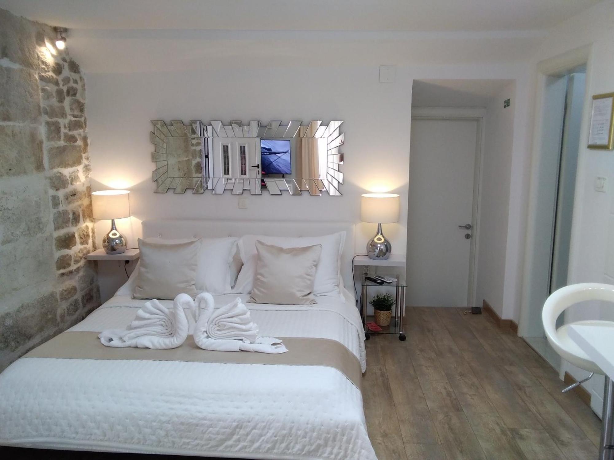 Private Apartments In Diocletians Palace สปลิท ภายนอก รูปภาพ