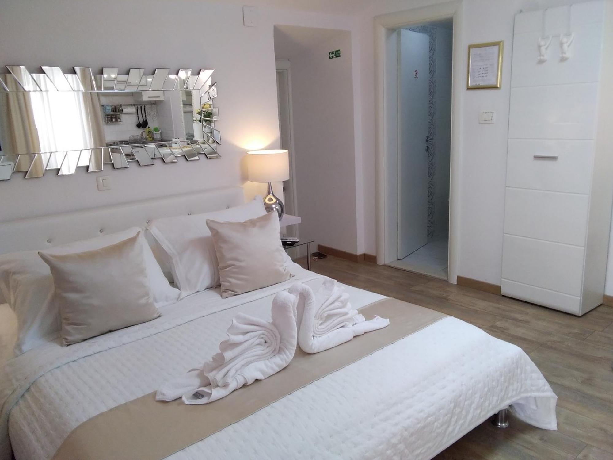 Private Apartments In Diocletians Palace สปลิท ภายนอก รูปภาพ