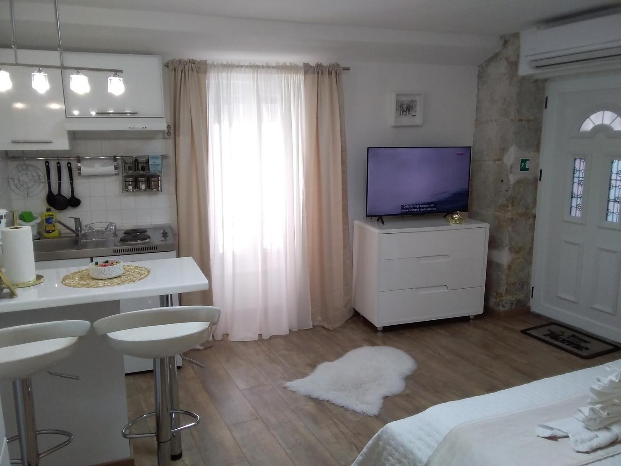 Private Apartments In Diocletians Palace สปลิท ภายนอก รูปภาพ