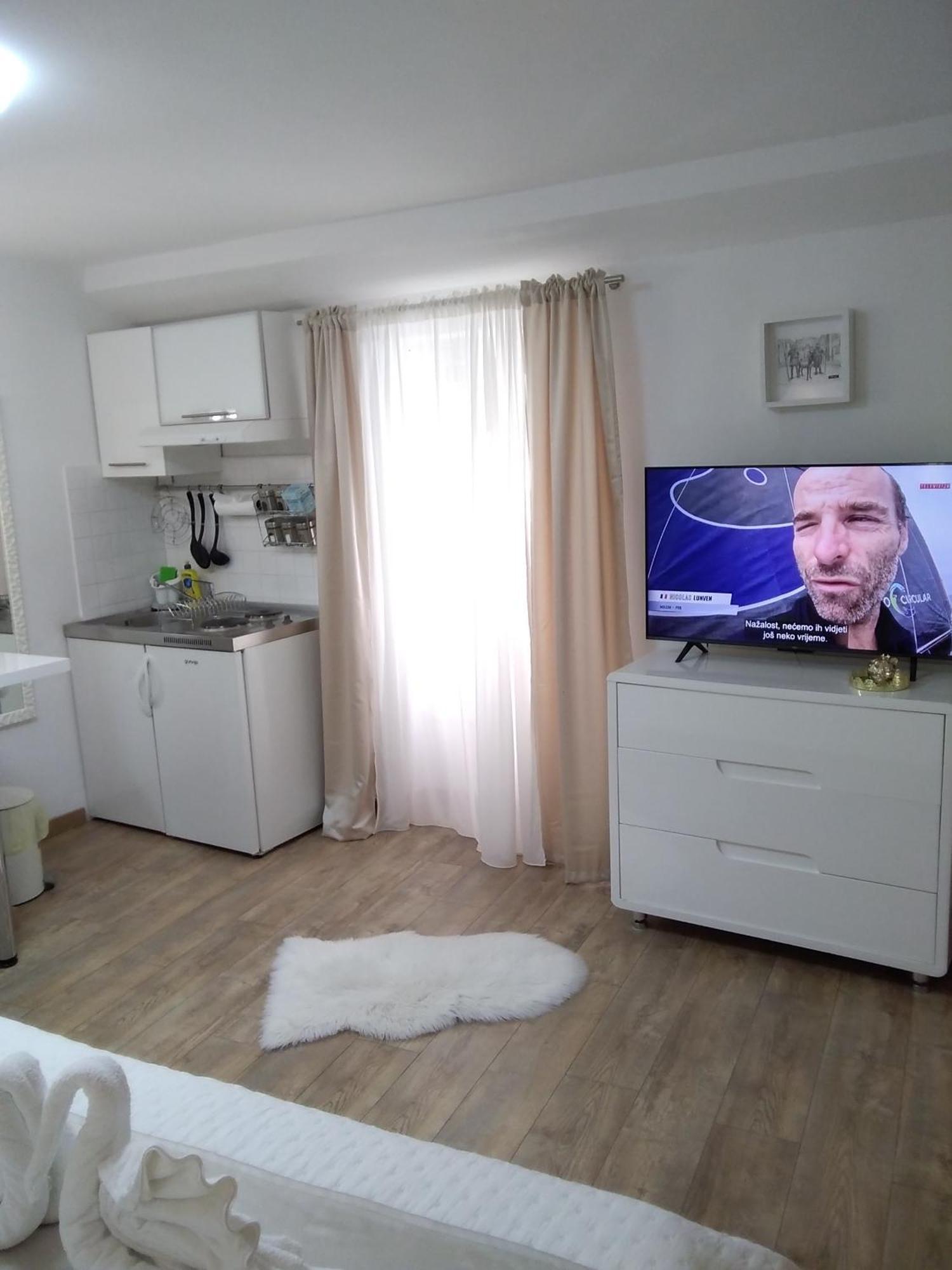 Private Apartments In Diocletians Palace สปลิท ภายนอก รูปภาพ
