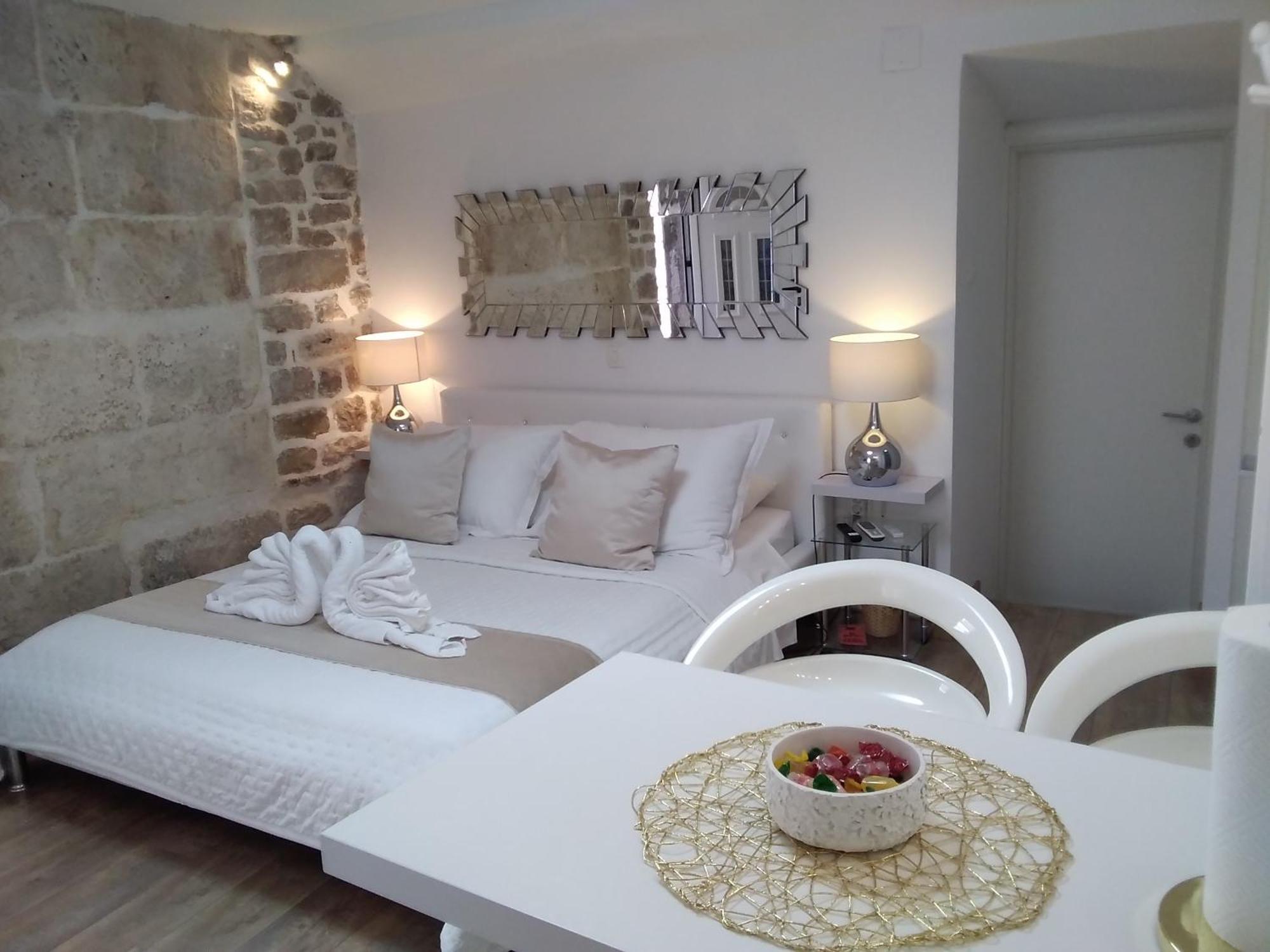 Private Apartments In Diocletians Palace สปลิท ภายนอก รูปภาพ