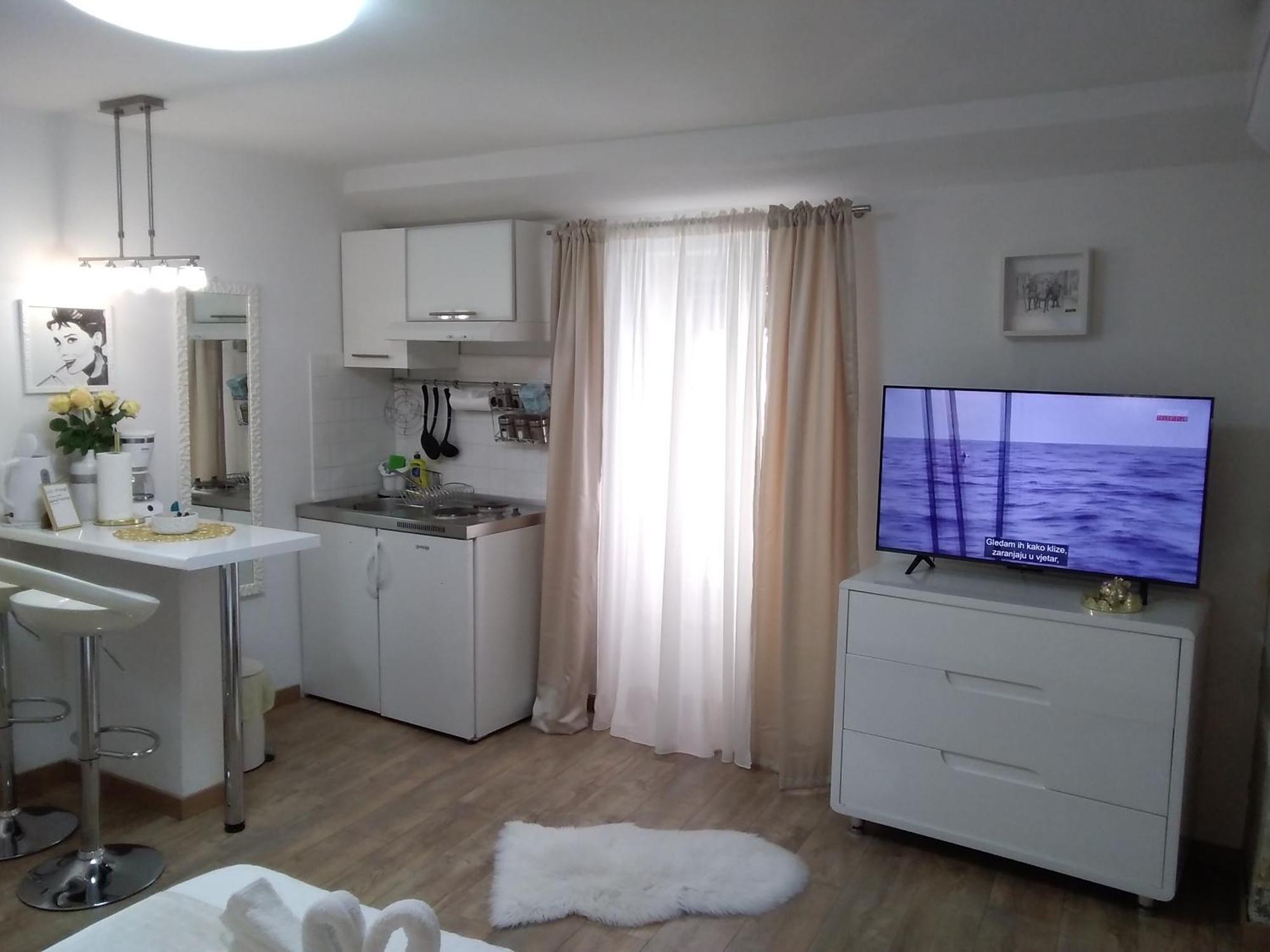 Private Apartments In Diocletians Palace สปลิท ภายนอก รูปภาพ